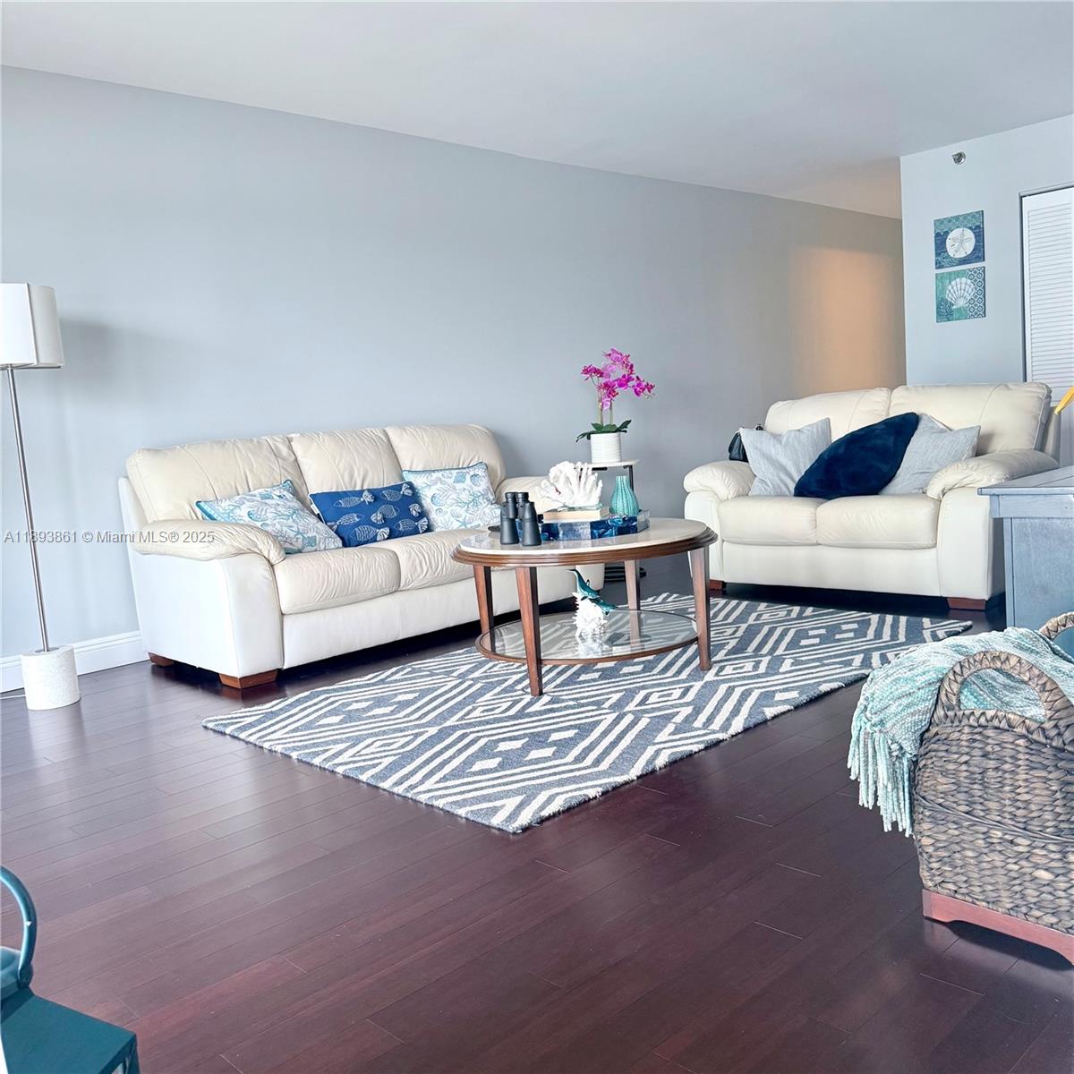 SUMMIT CONDO - Residential
