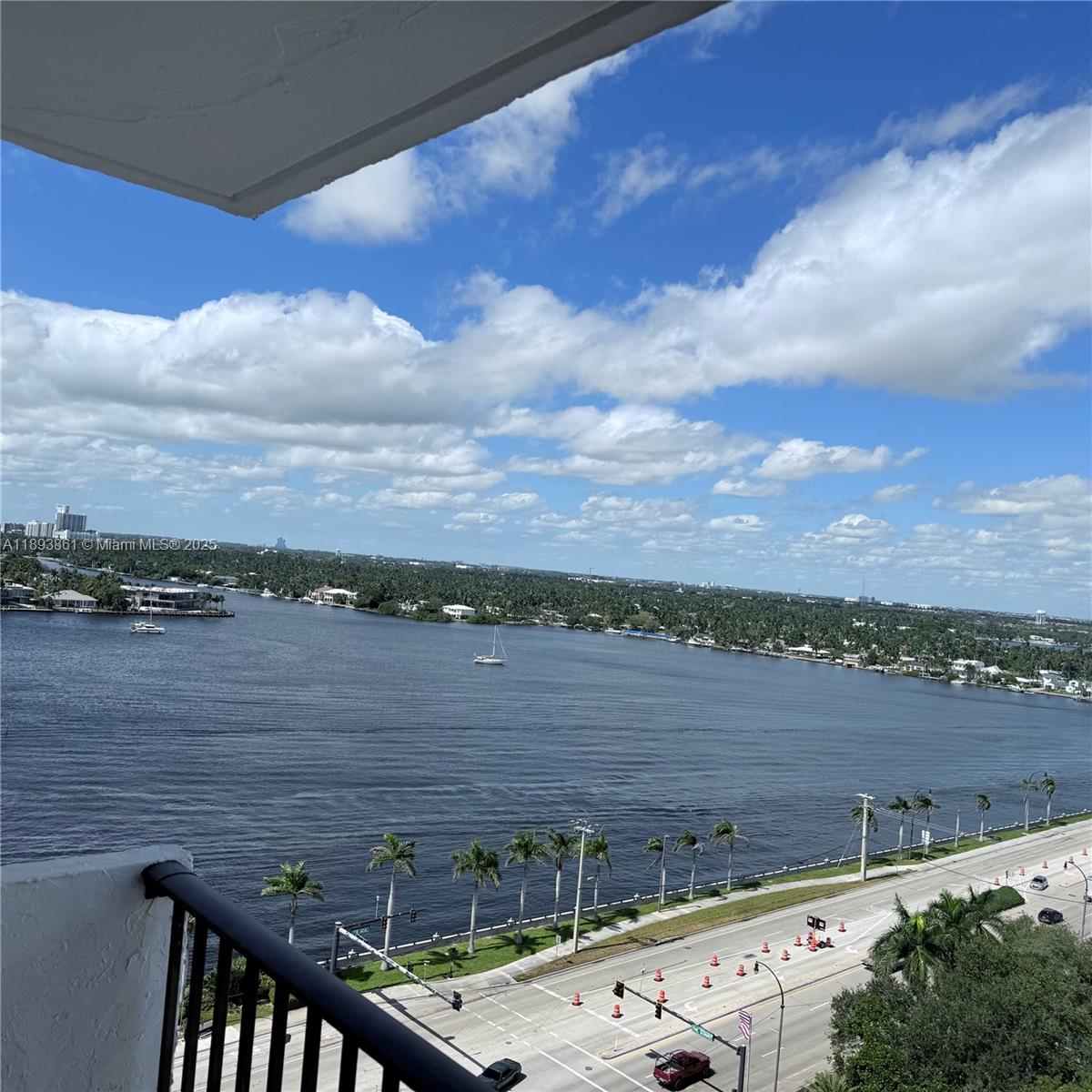 SUMMIT CONDO - Residential