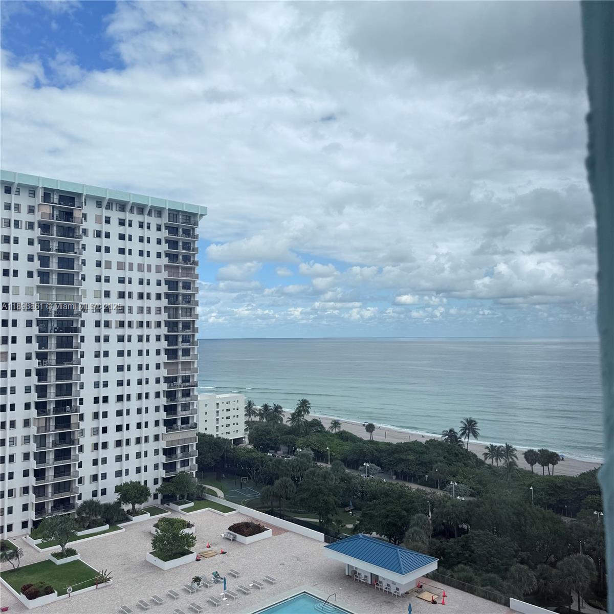 SUMMIT CONDO - Residential