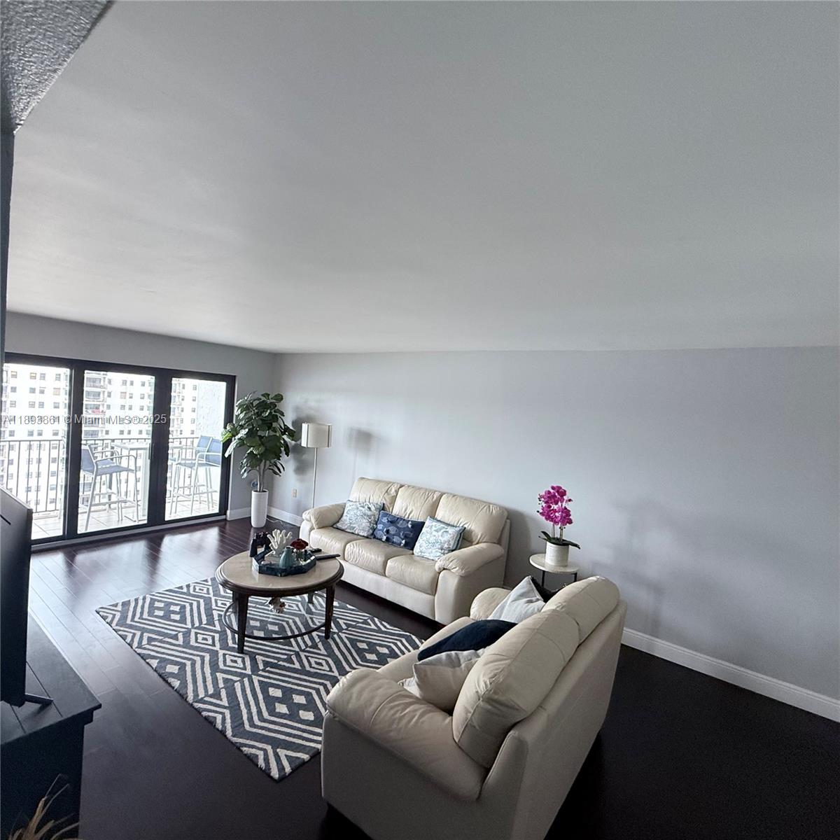 SUMMIT CONDO - Residential