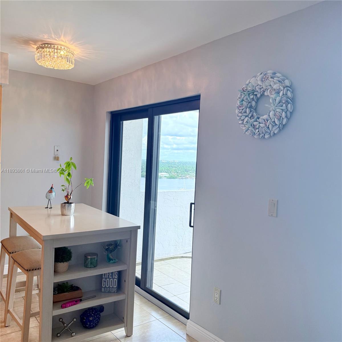 SUMMIT CONDO - Residential