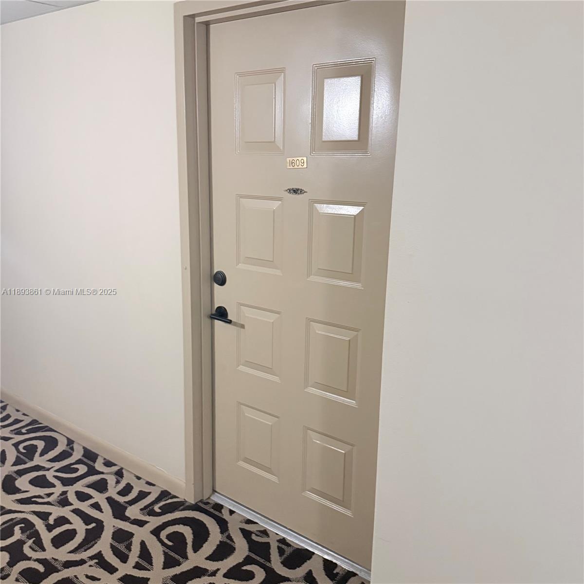 SUMMIT CONDO - Residential