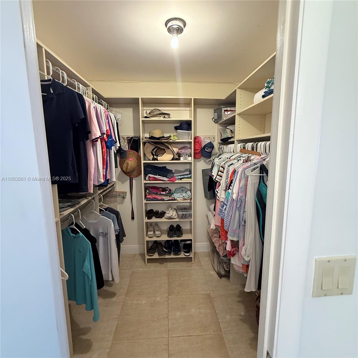 SUMMIT CONDO - Residential
