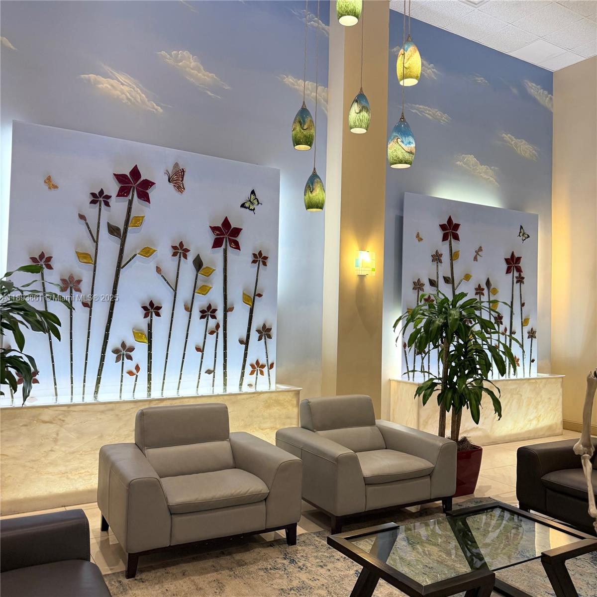 SUMMIT CONDO - Residential