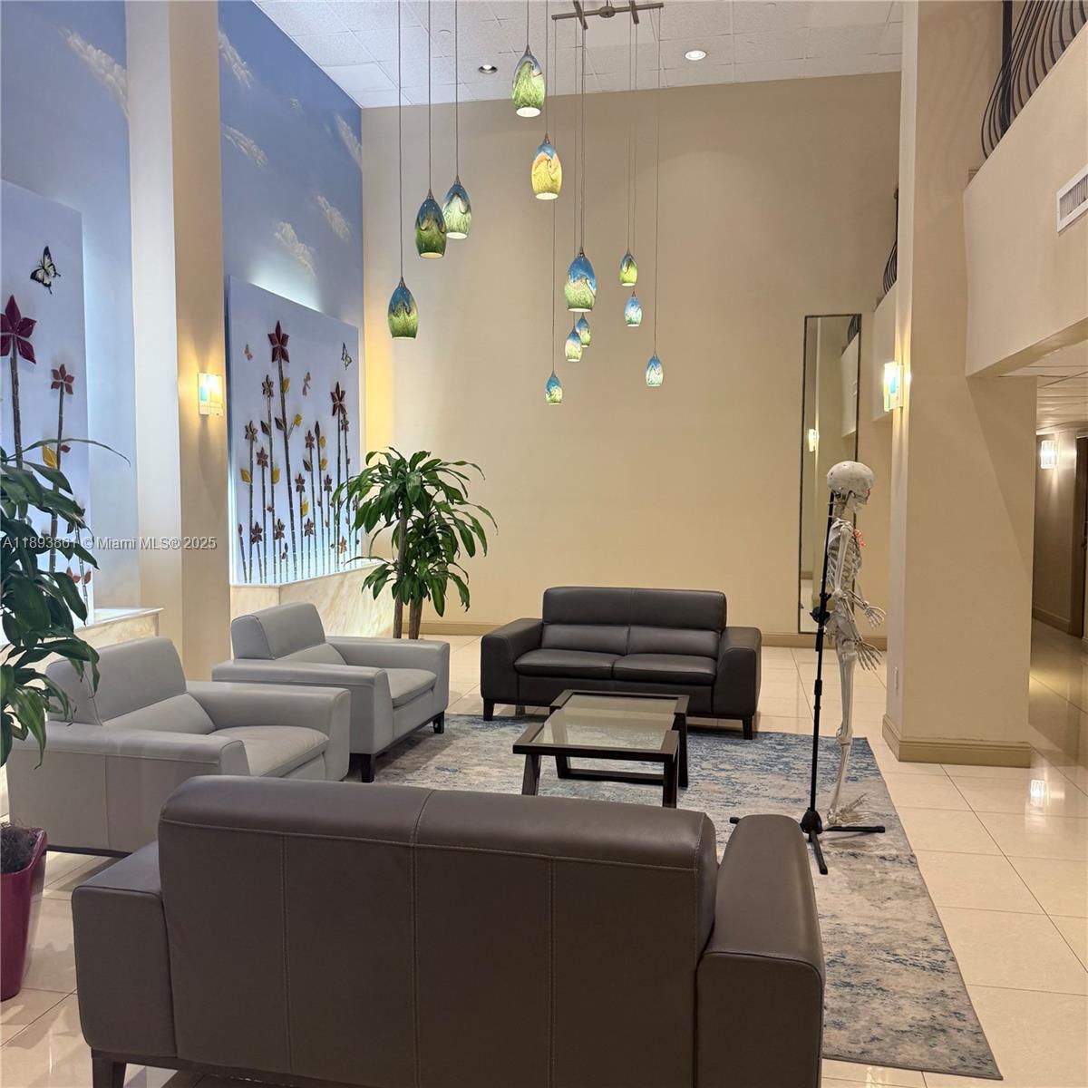 SUMMIT CONDO - Residential