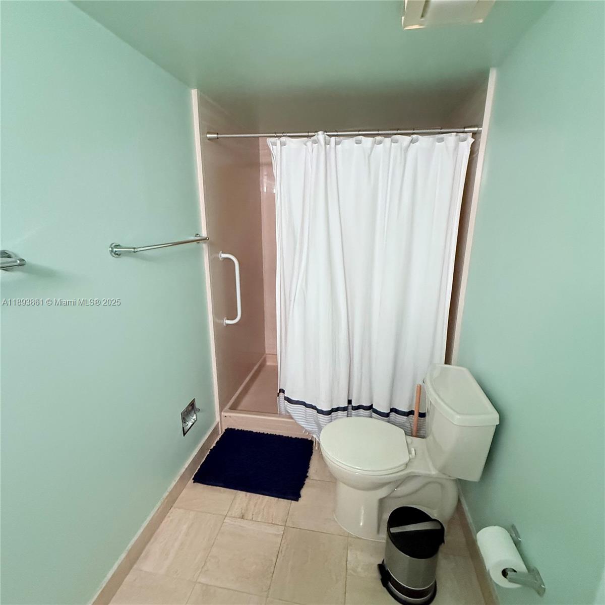 SUMMIT CONDO - Residential