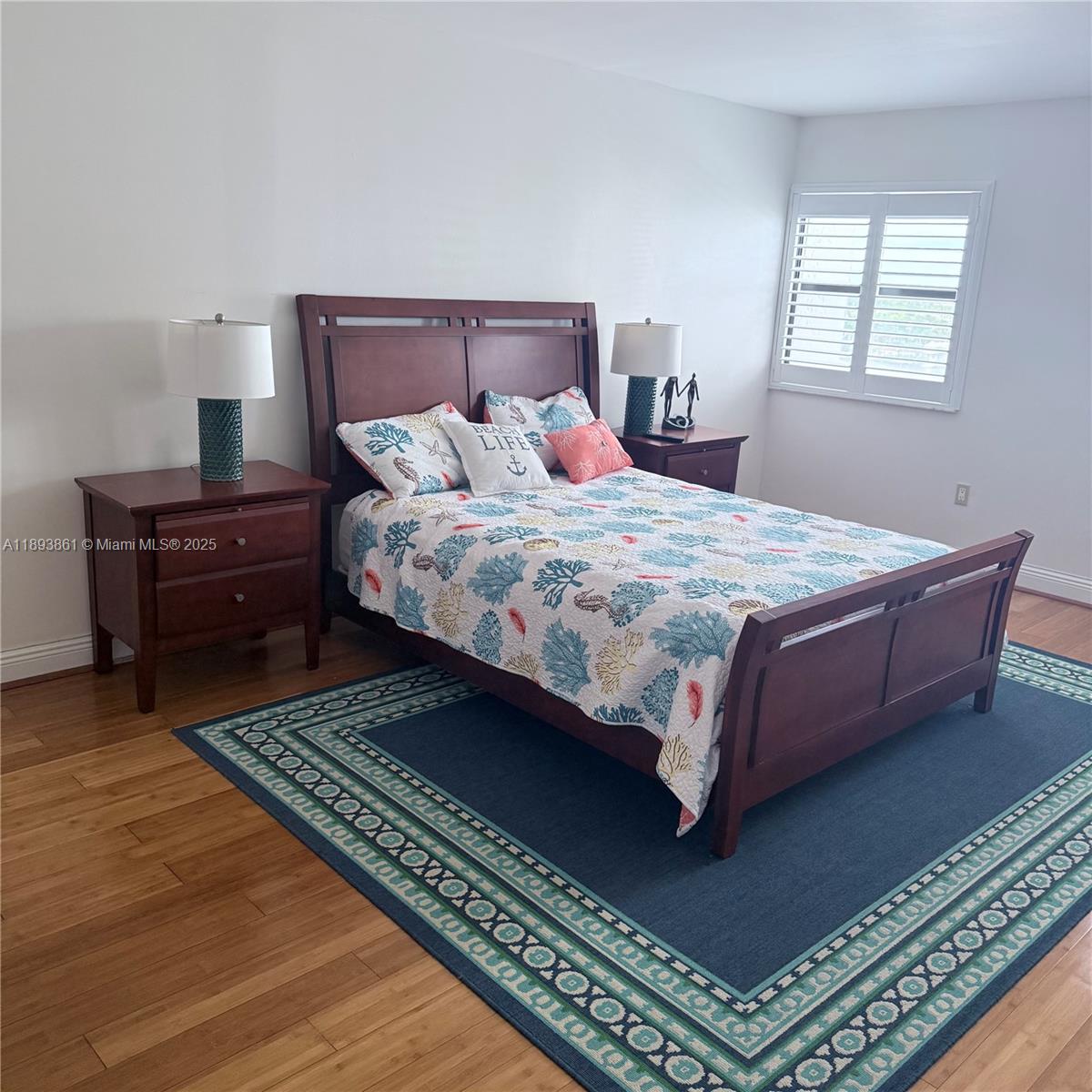 SUMMIT CONDO - Residential