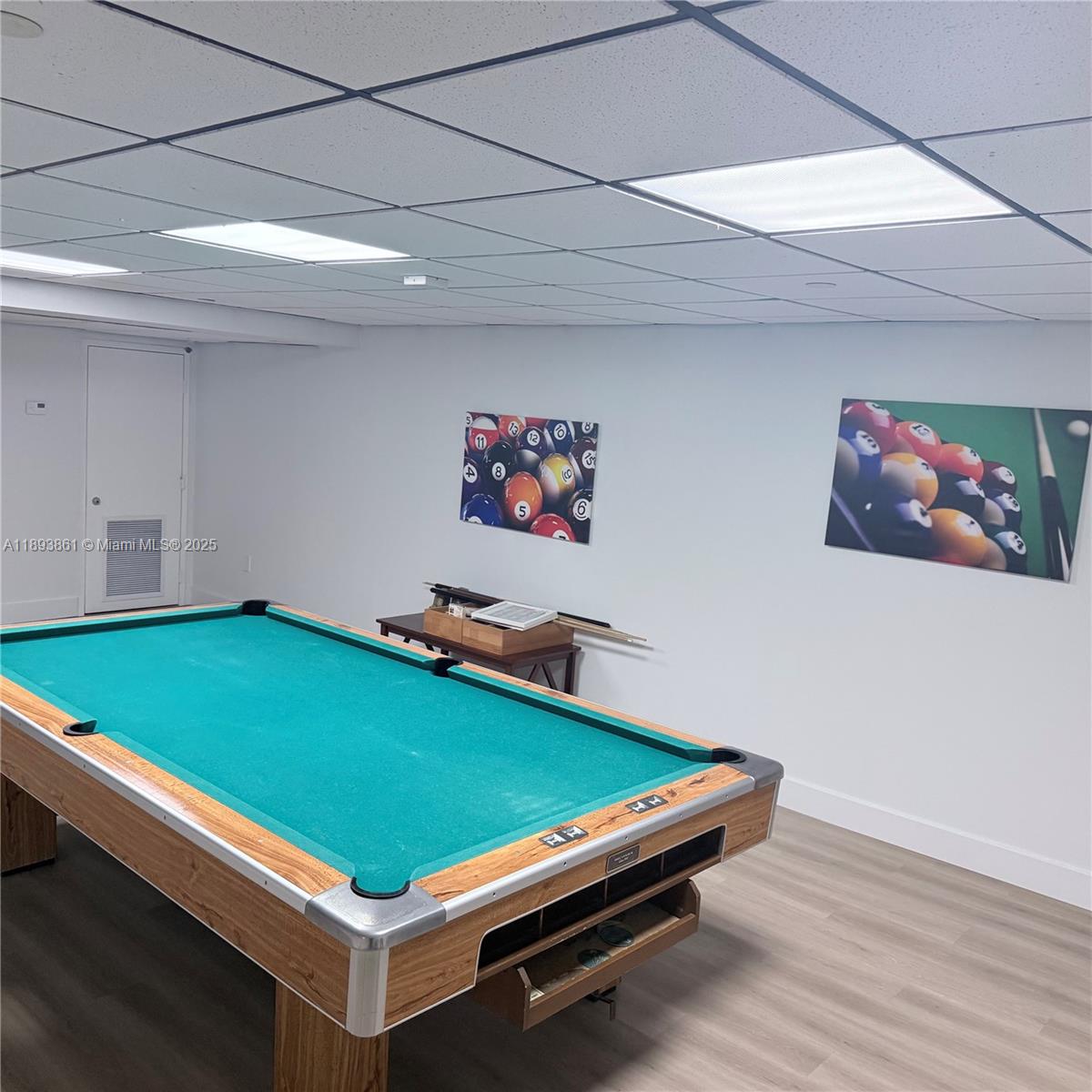 SUMMIT CONDO - Residential