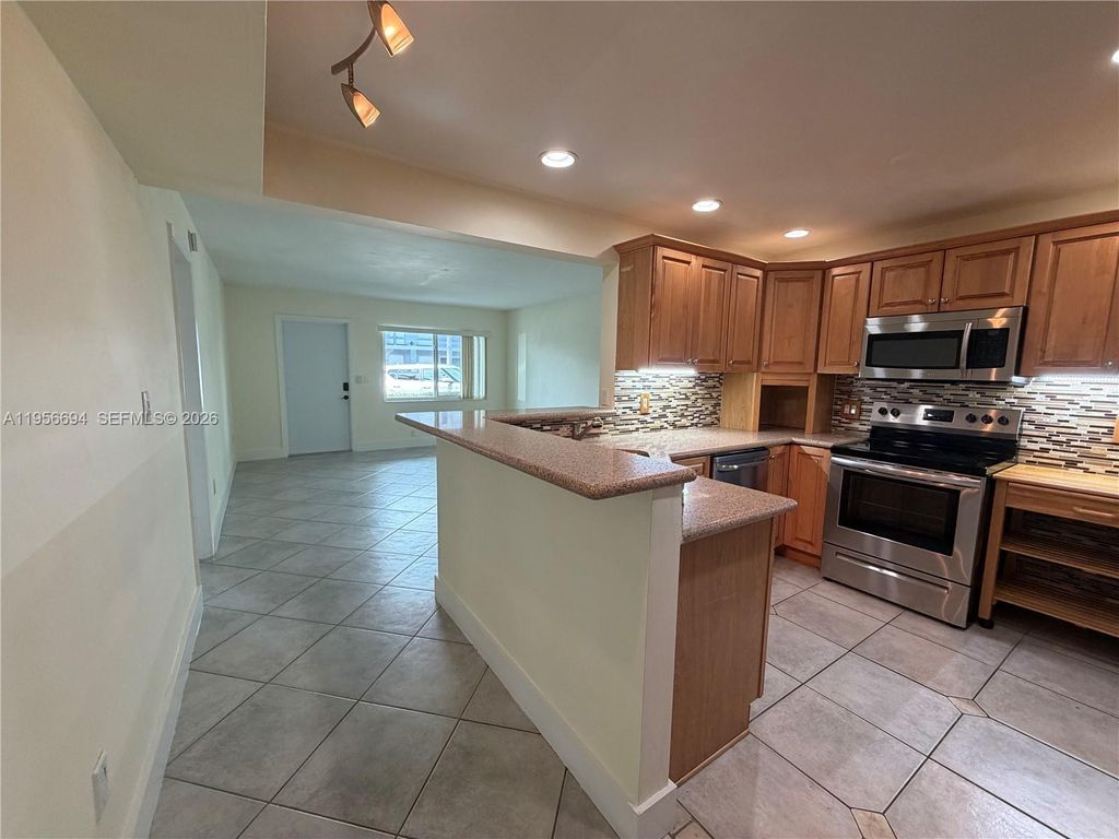 Photo of 2115 NE 37th Dr #131, Fort Lauderdale, FL 33308 (MLS # A11956694)