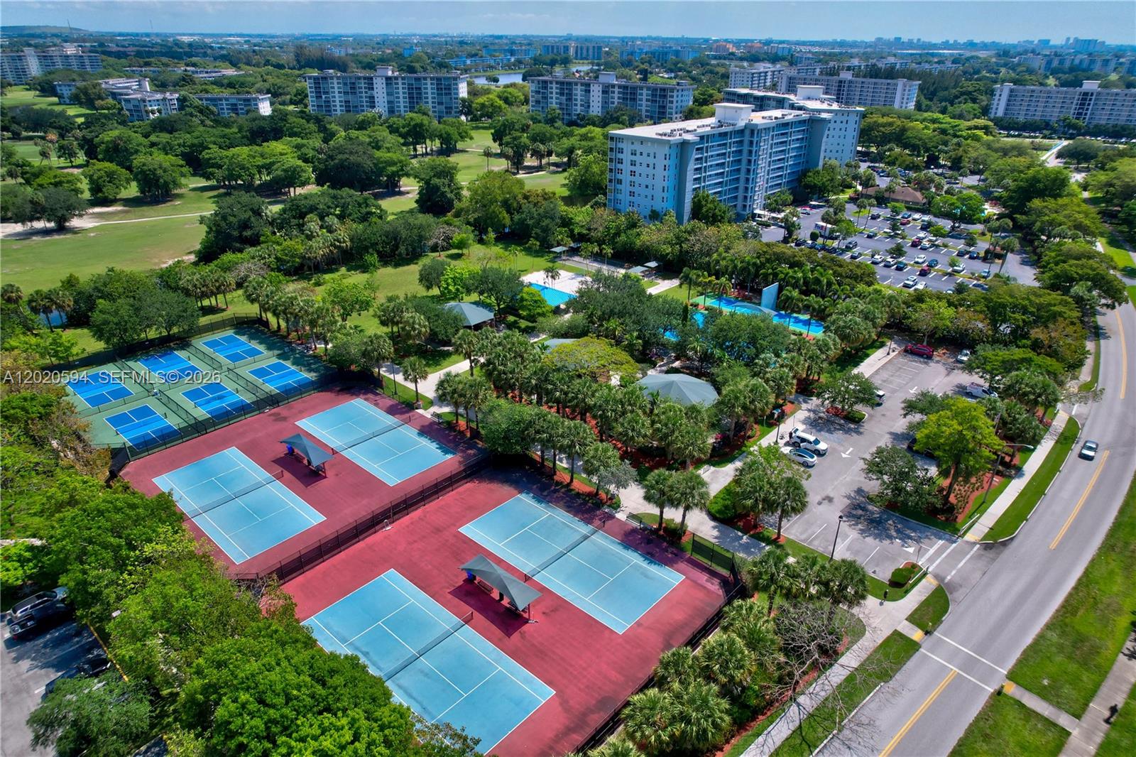 NO 104 PALM-AIRE COUNTRY - Residential