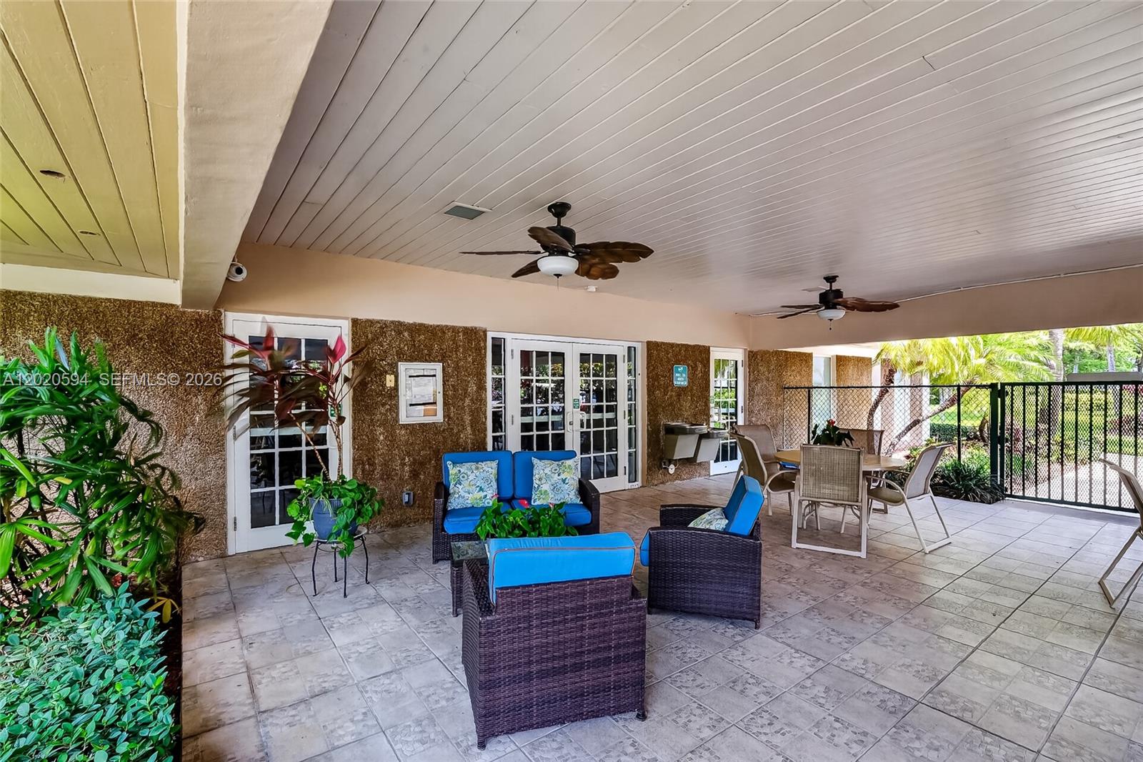 NO 104 PALM-AIRE COUNTRY - Residential