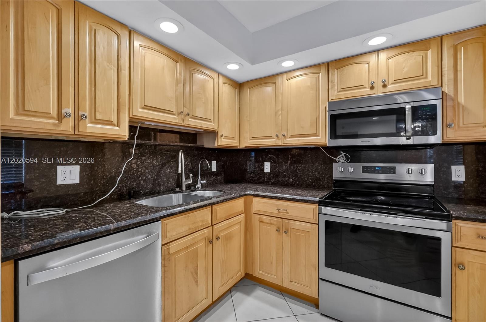 NO 104 PALM-AIRE COUNTRY - Residential