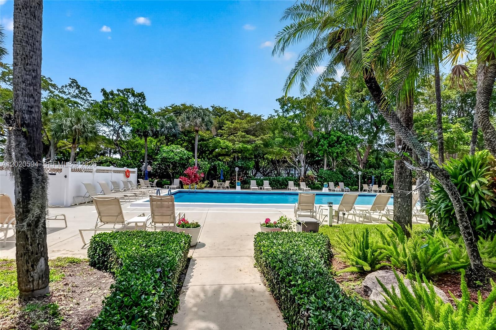 NO 104 PALM-AIRE COUNTRY - Residential