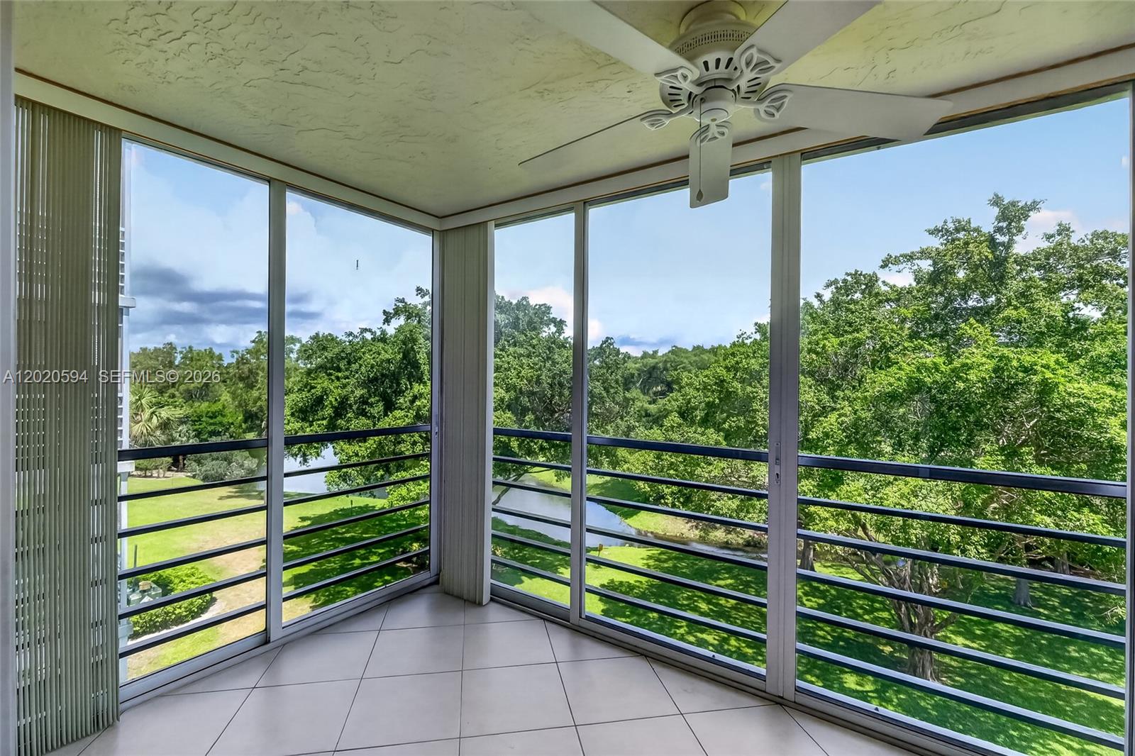 NO 104 PALM-AIRE COUNTRY - Residential