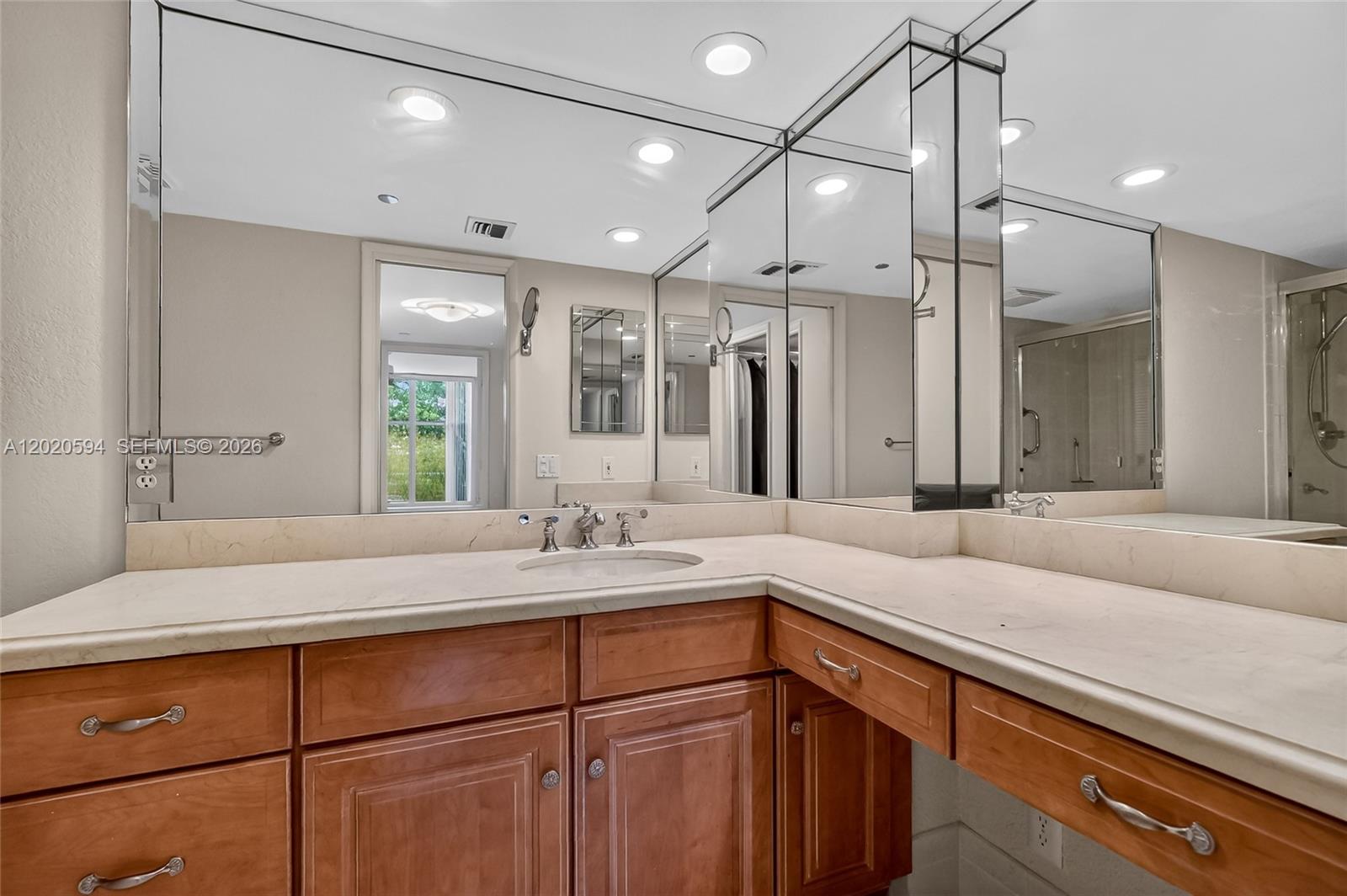NO 104 PALM-AIRE COUNTRY - Residential