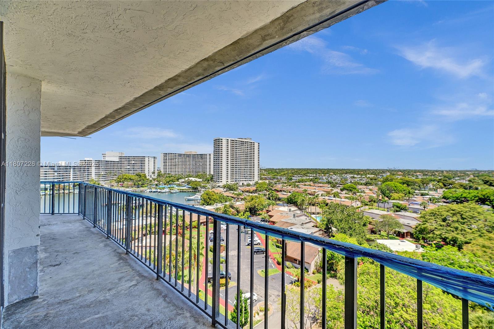 200 LESLIE CONDO - Residential