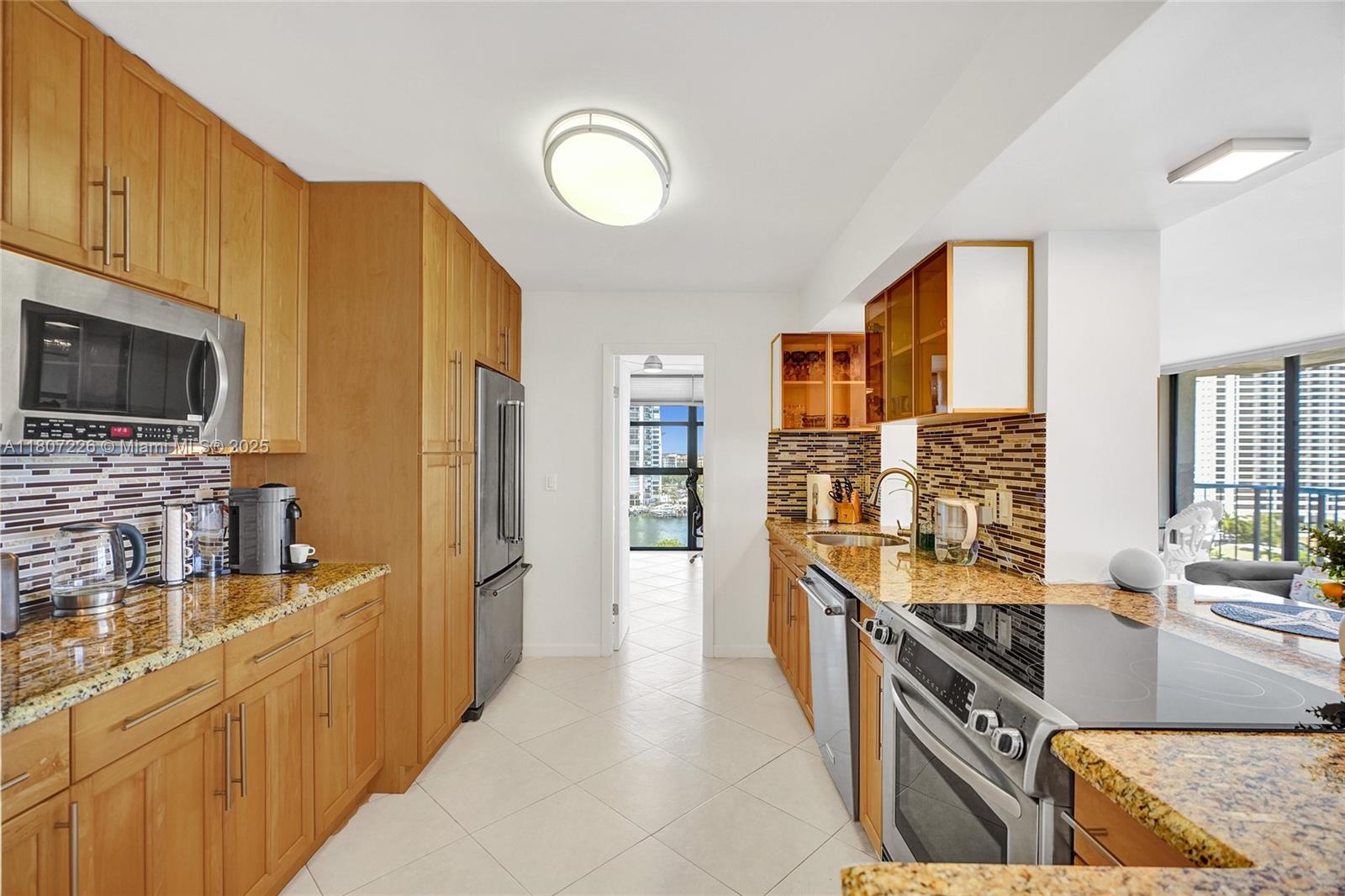 200 LESLIE CONDO - Residential