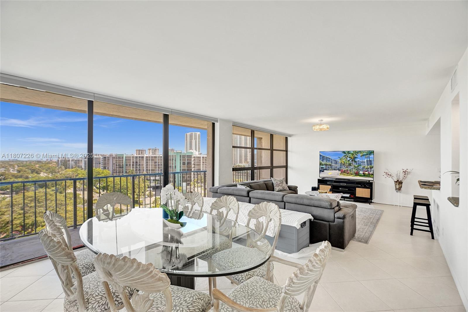 200 LESLIE CONDO - Residential