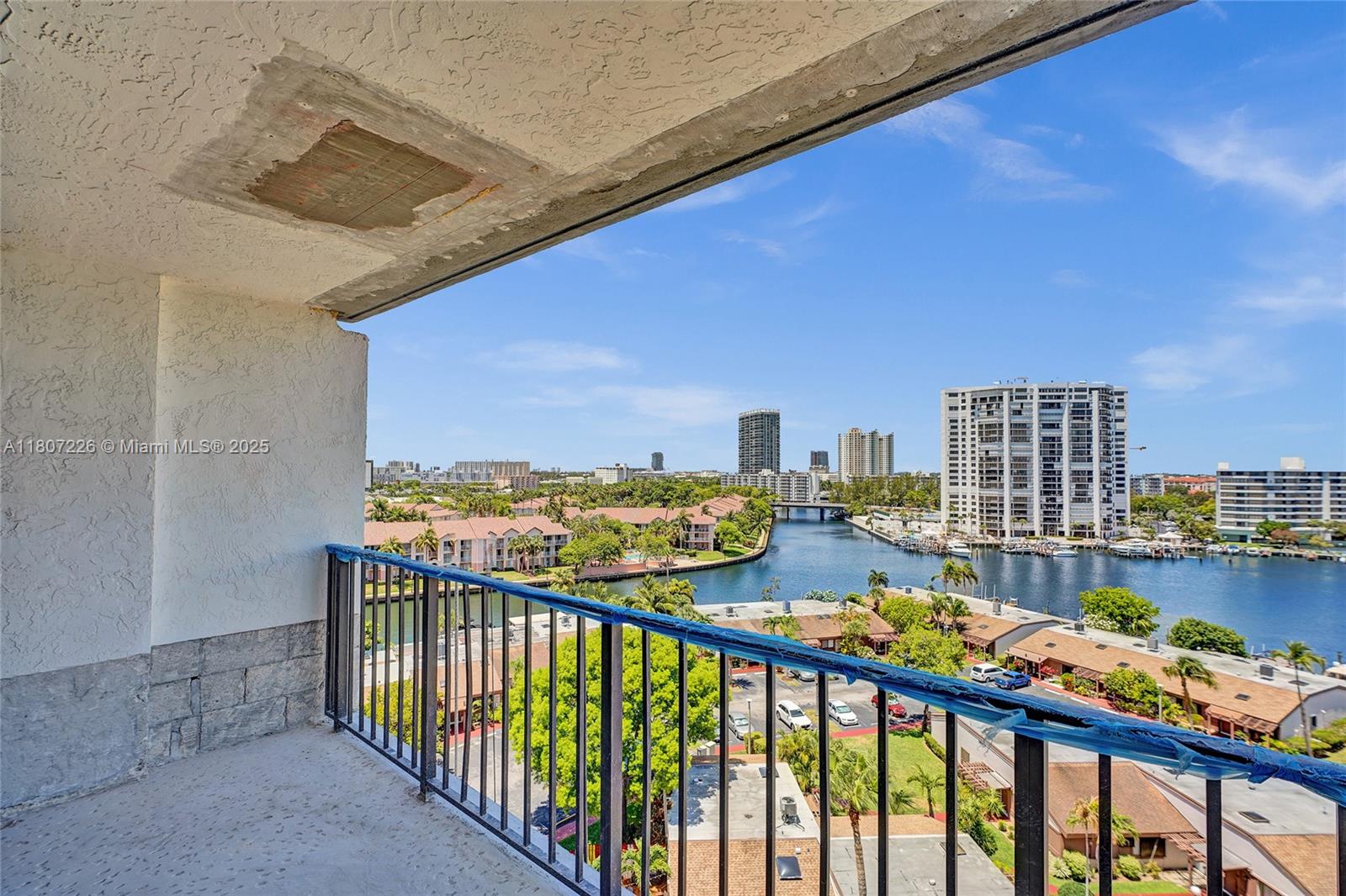 200 LESLIE CONDO - Residential