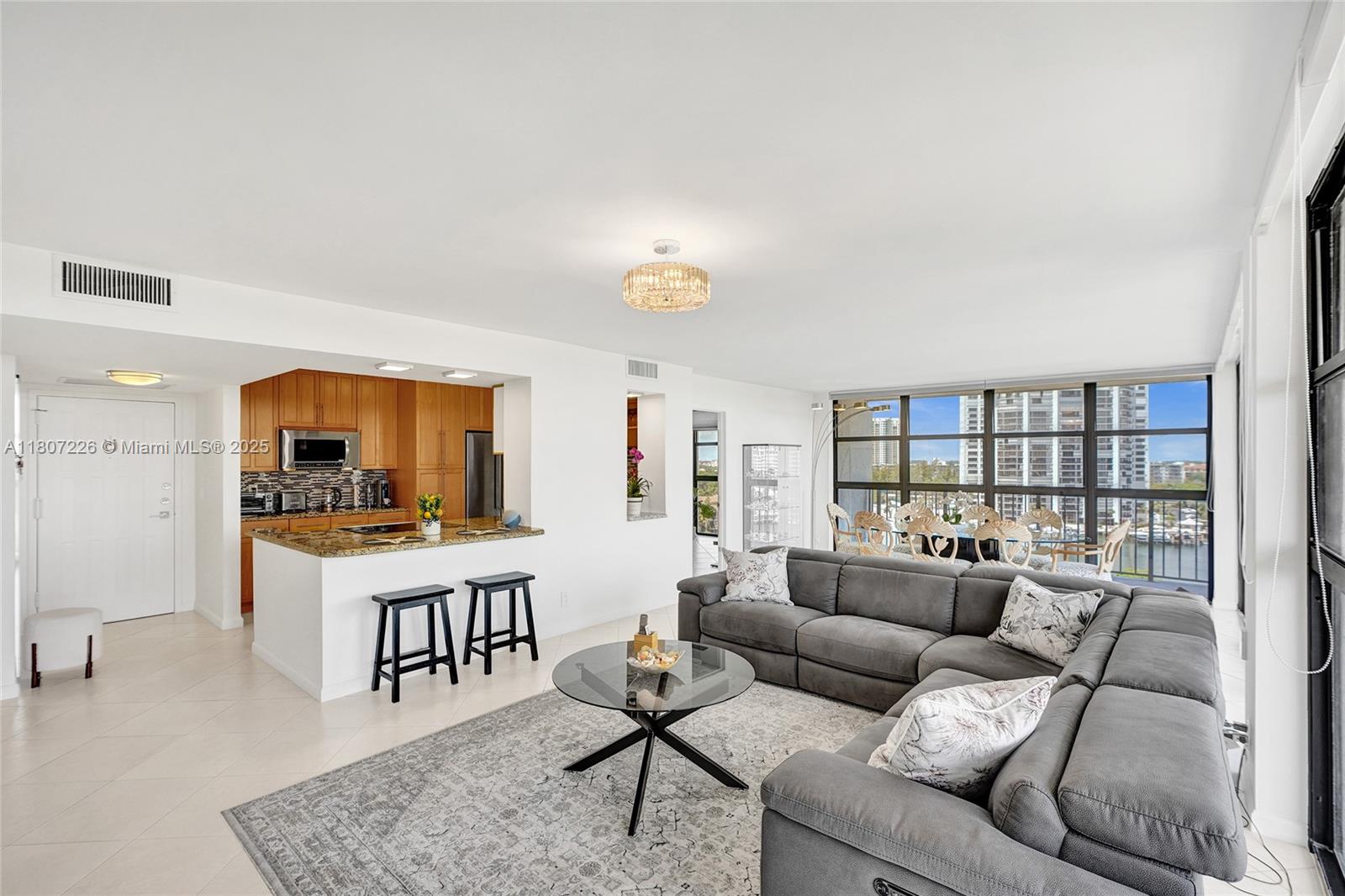 200 LESLIE CONDO - Residential