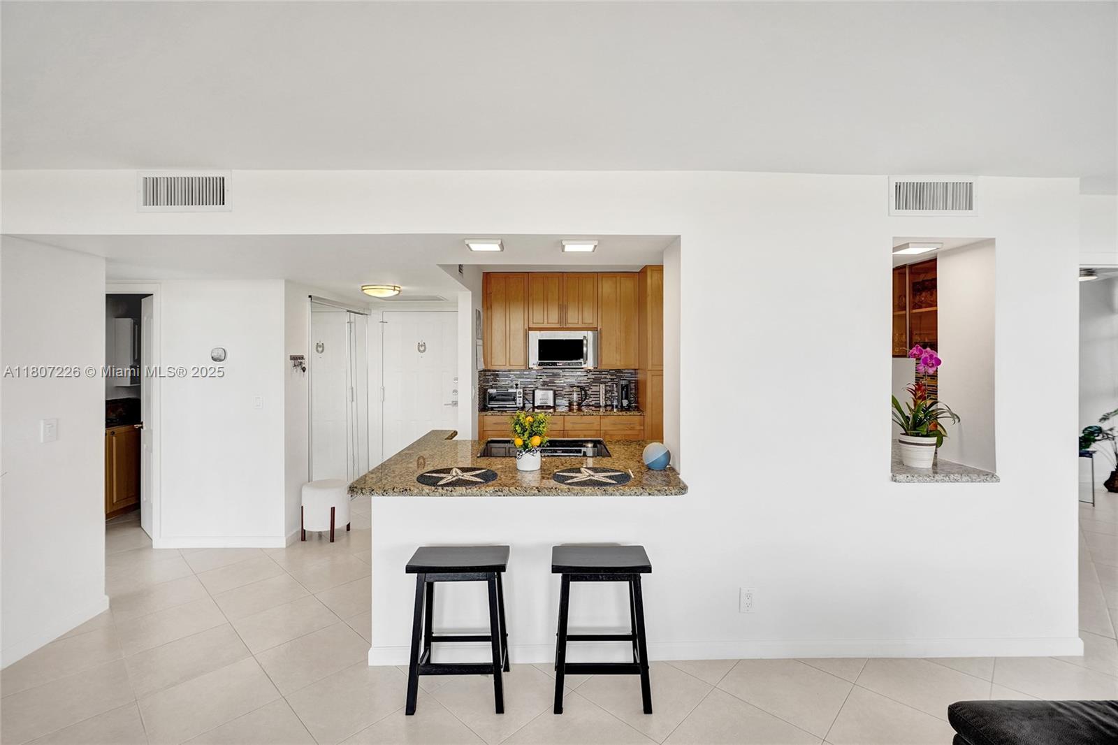 200 LESLIE CONDO - Residential