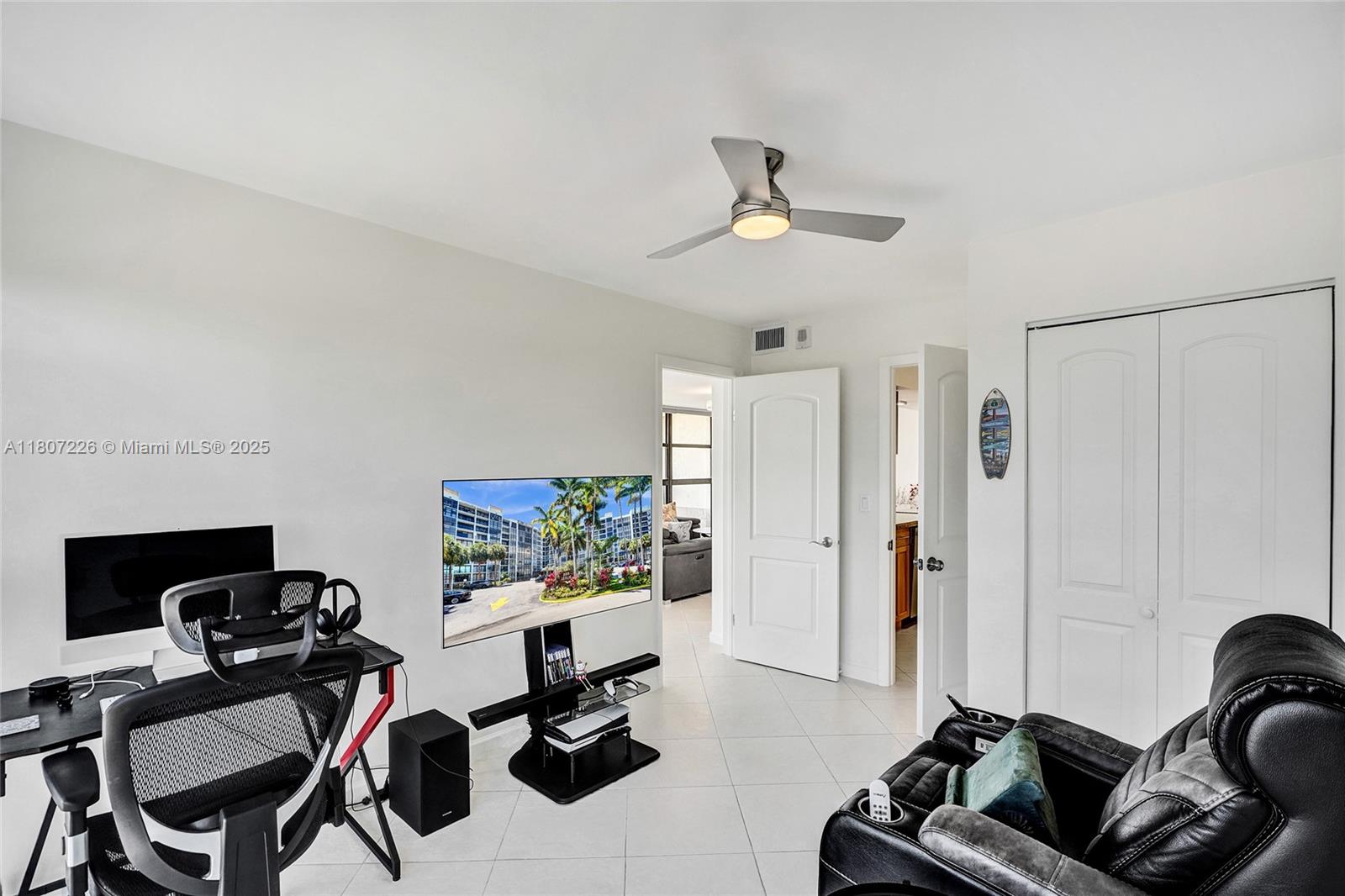200 LESLIE CONDO - Residential