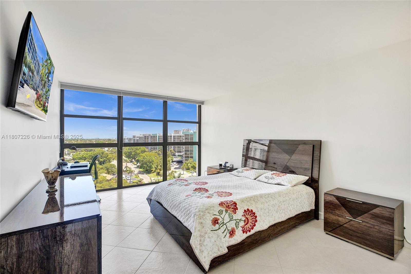 200 LESLIE CONDO - Residential