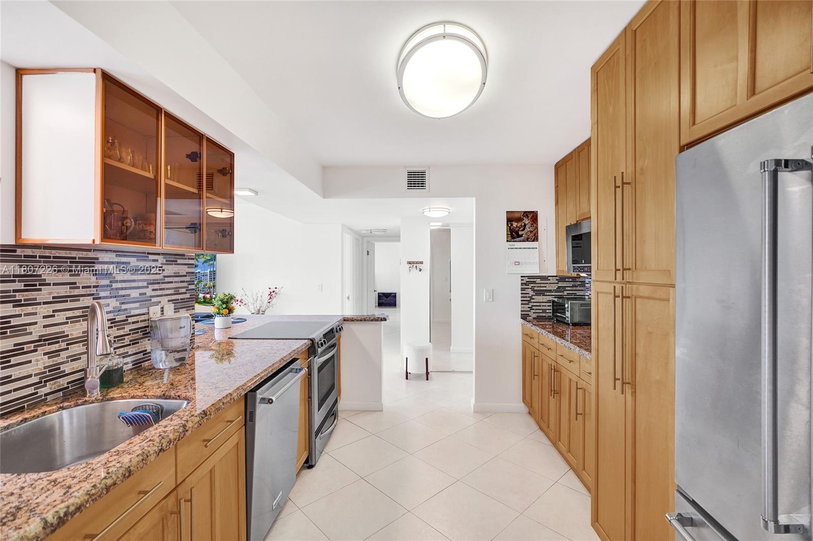 200 LESLIE CONDO - Residential