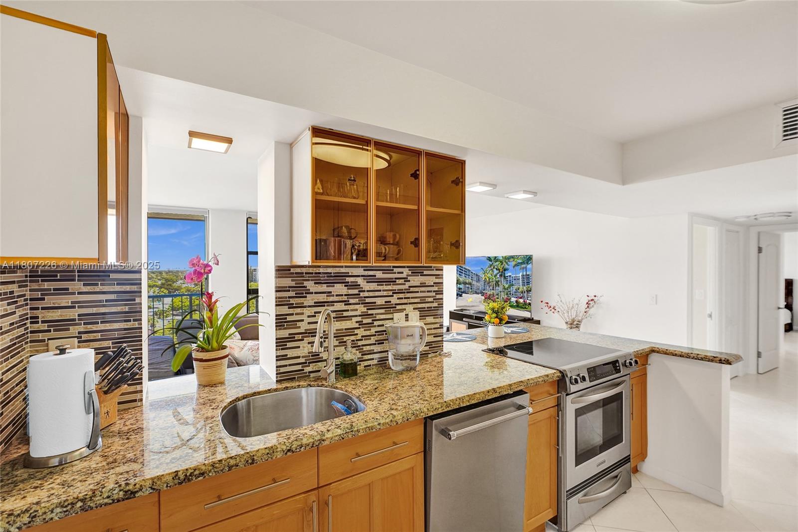 200 LESLIE CONDO - Residential