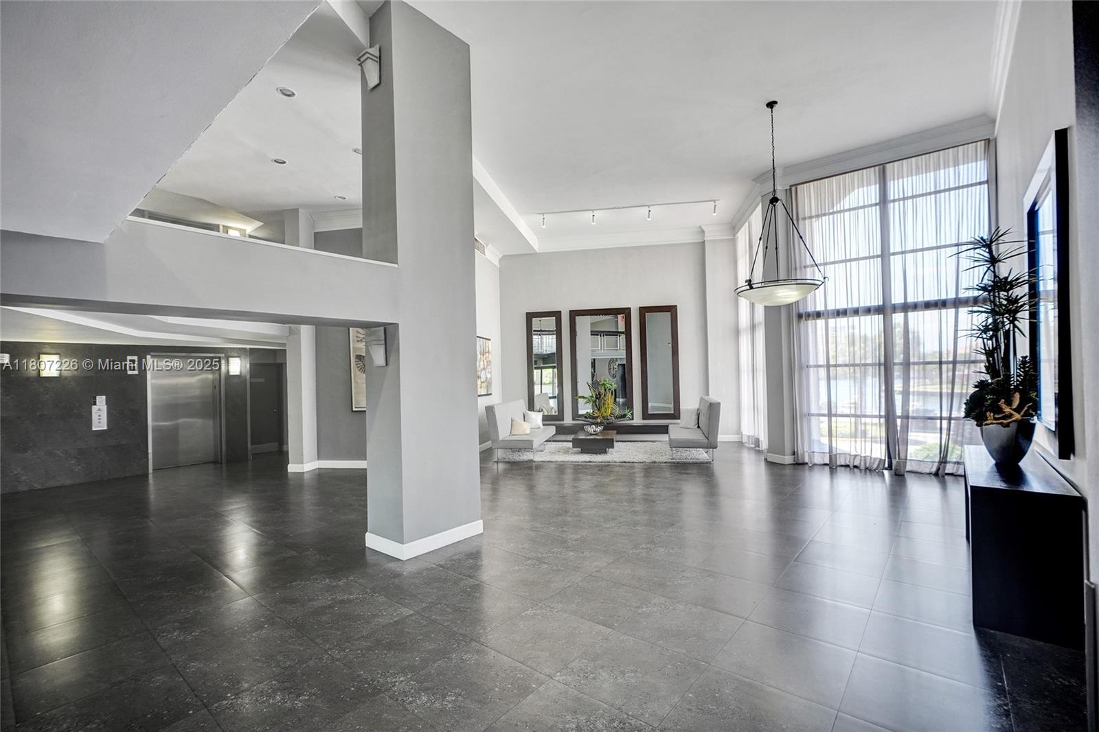200 LESLIE CONDO - Residential