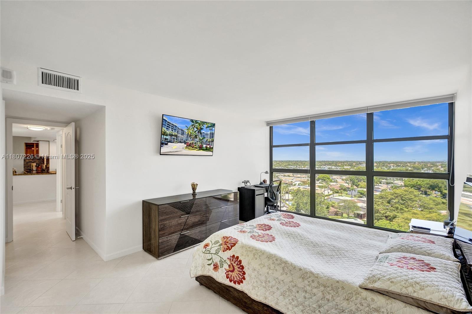 200 LESLIE CONDO - Residential