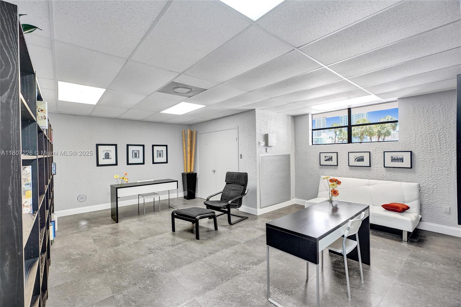200 LESLIE CONDO - Residential