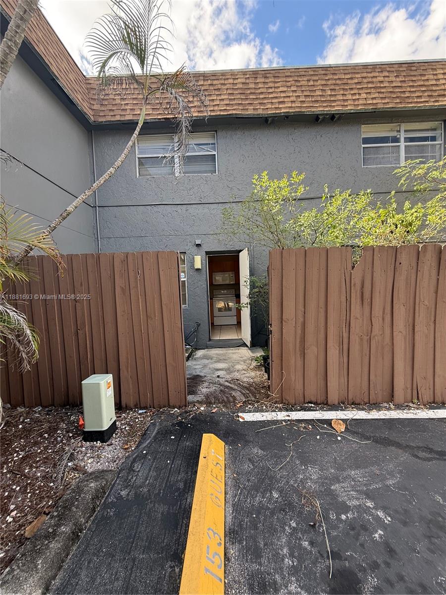 TOWNHOUSES OF PLANTATION - Residential