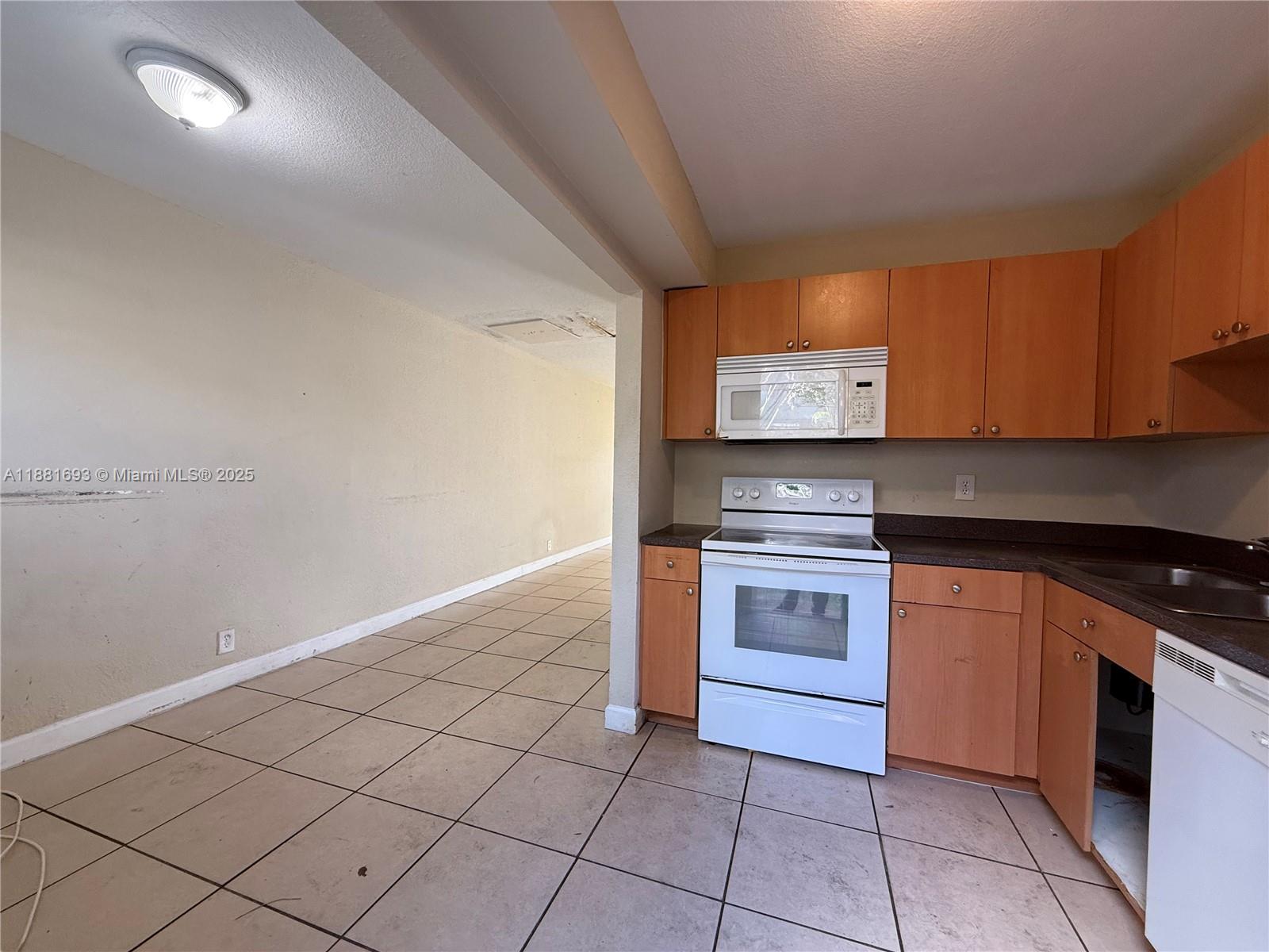 TOWNHOUSES OF PLANTATION - Residential