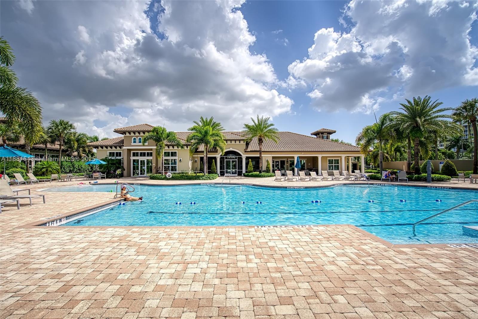 HILLCREST COUNTRY CLUB SO - Residential Lease