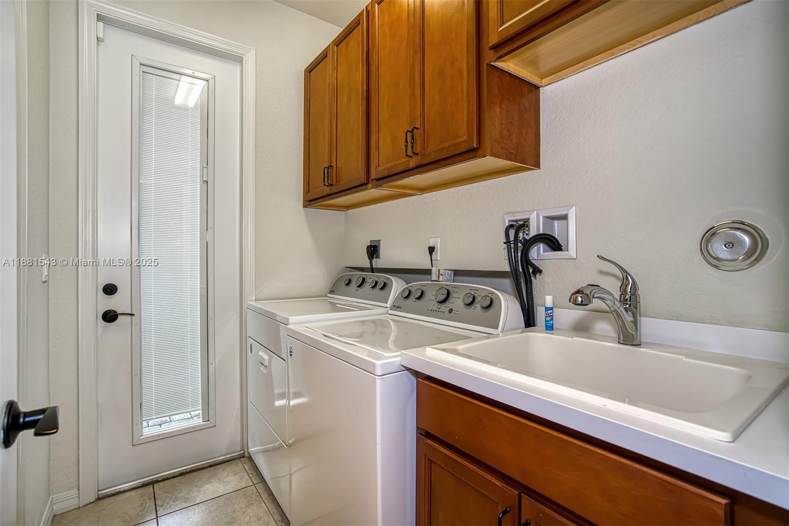 HILLCREST COUNTRY CLUB SO - Residential Lease