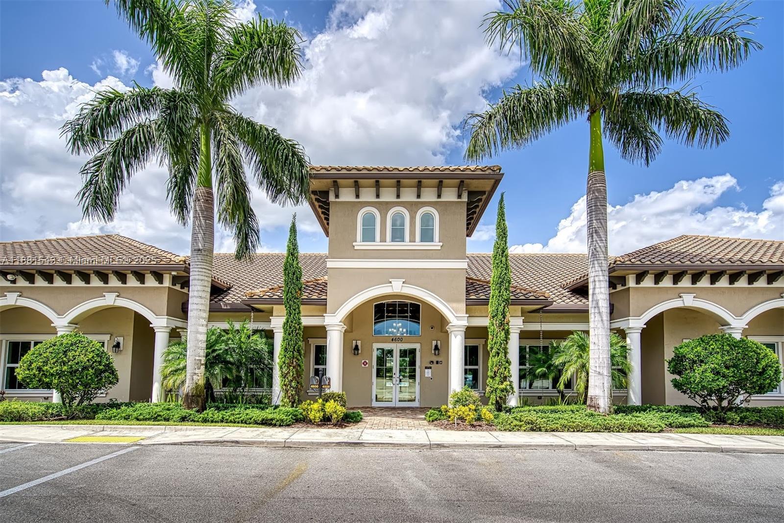 HILLCREST COUNTRY CLUB SO - Residential Lease