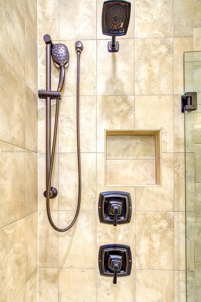 HILLCREST COUNTRY CLUB SO - Residential Lease