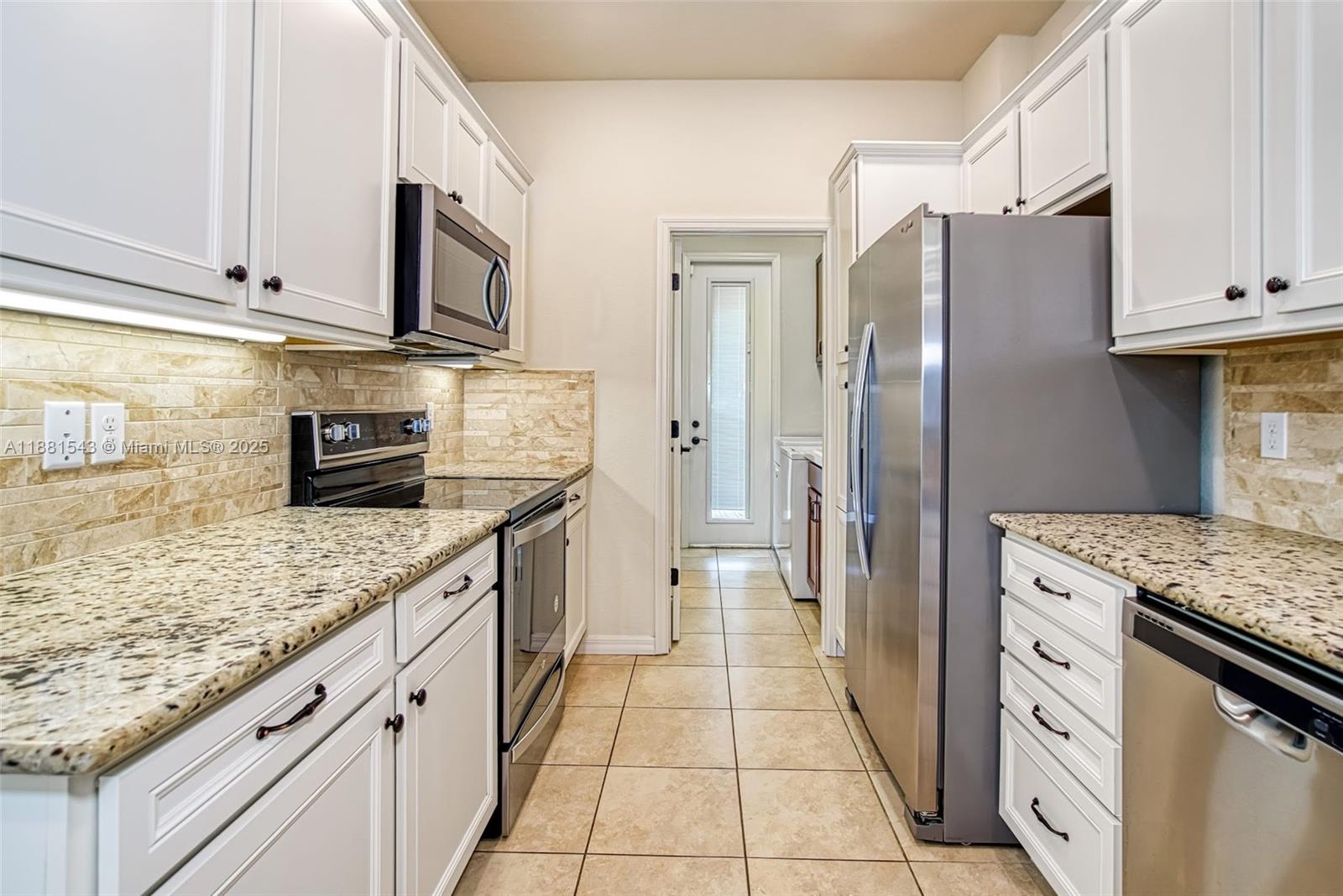 HILLCREST COUNTRY CLUB SO - Residential Lease