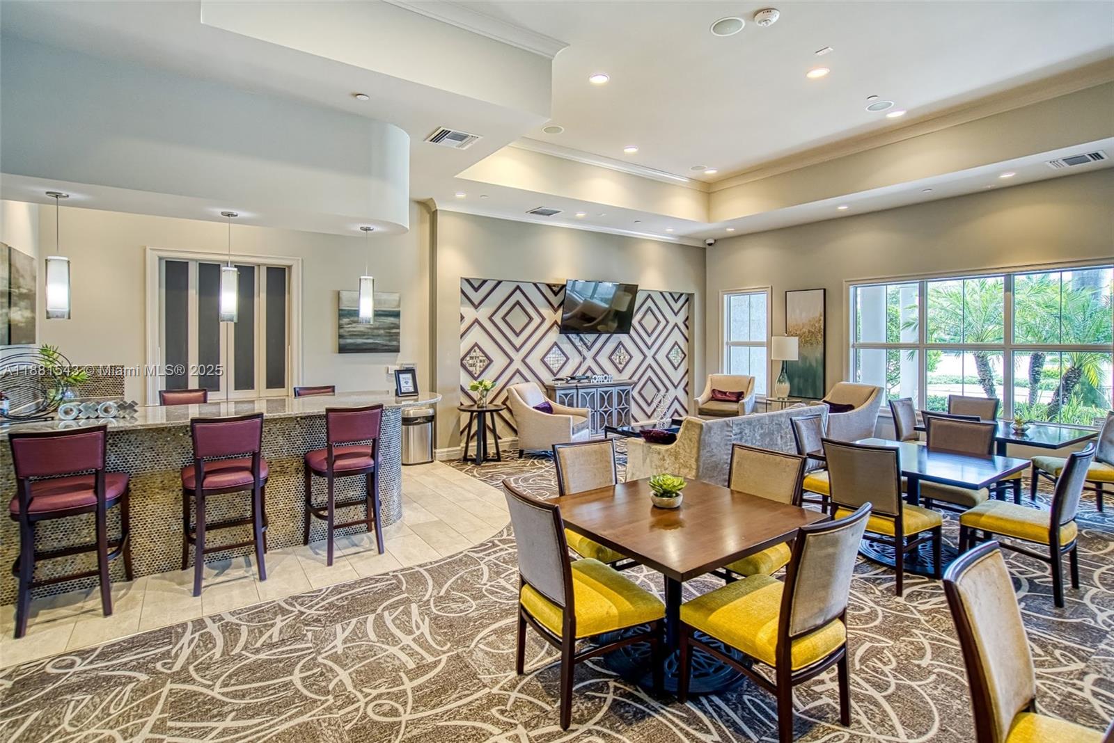 HILLCREST COUNTRY CLUB SO - Residential Lease