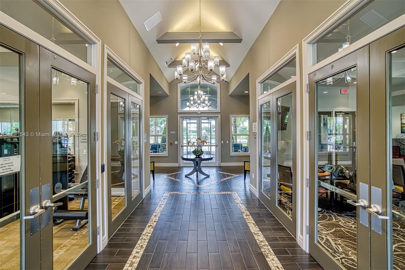 HILLCREST COUNTRY CLUB SO - Residential Lease