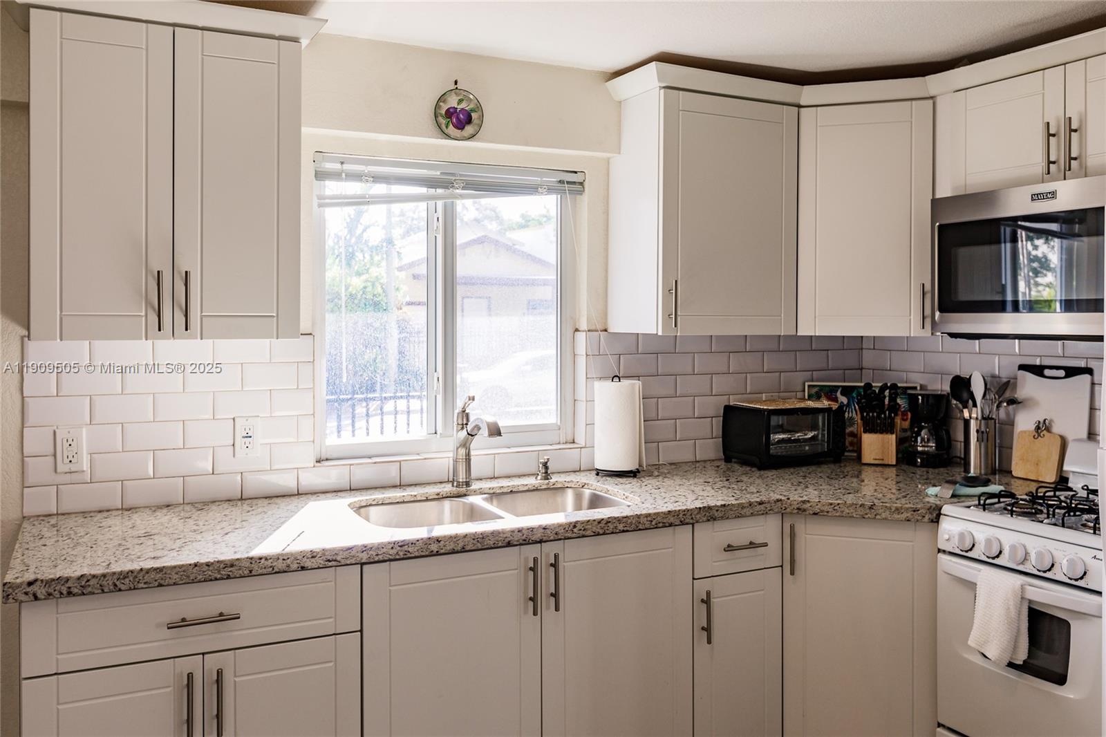 LAWRENCE ESTATES LAND COS - Residential Lease