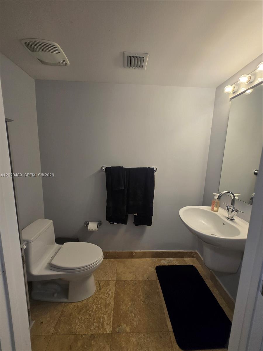 41 SE 5th St 815