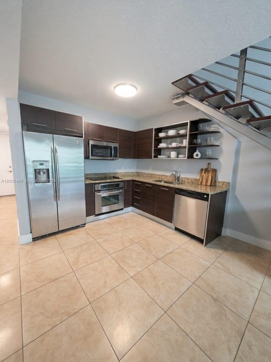 41 SE 5th St 815