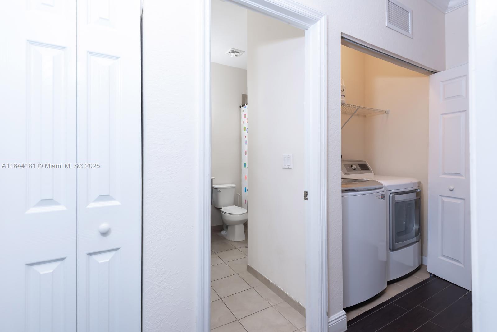 KENDALL COMMONS TOWNHOMES - Residential