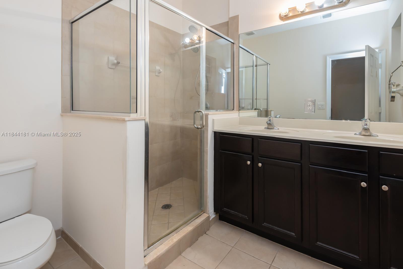 KENDALL COMMONS TOWNHOMES - Residential