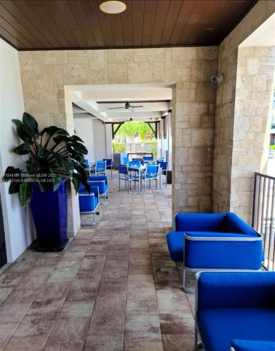 KENDALL COMMONS TOWNHOMES - Residential