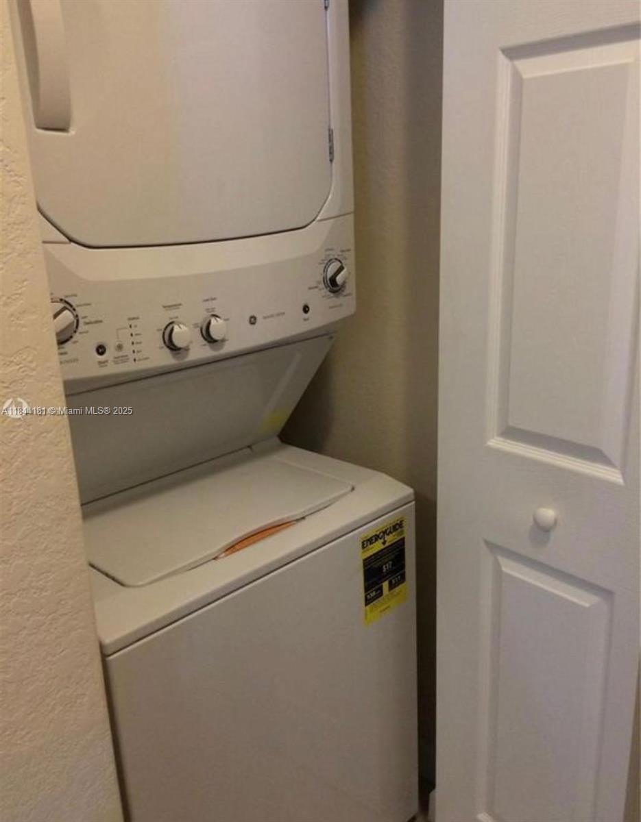 KENDALL COMMONS TOWNHOMES - Residential