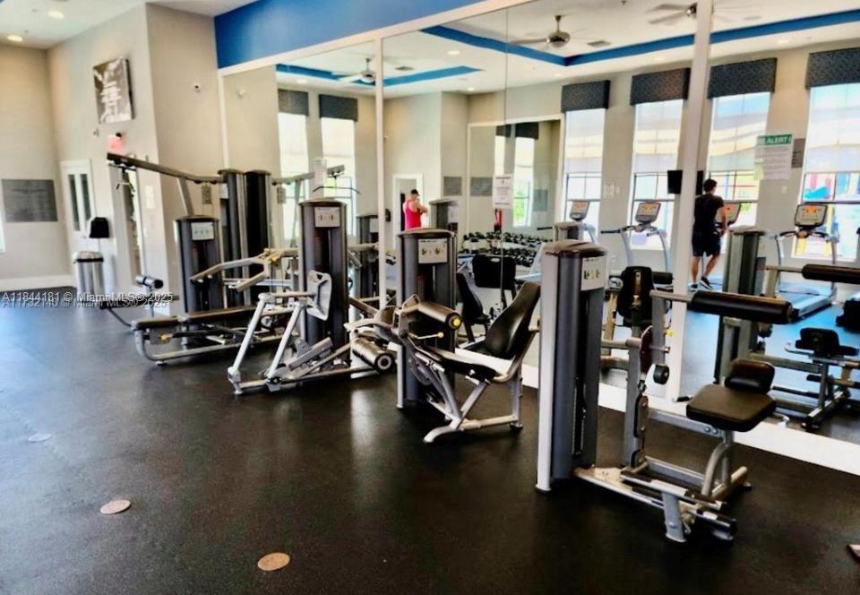 KENDALL COMMONS TOWNHOMES - Residential