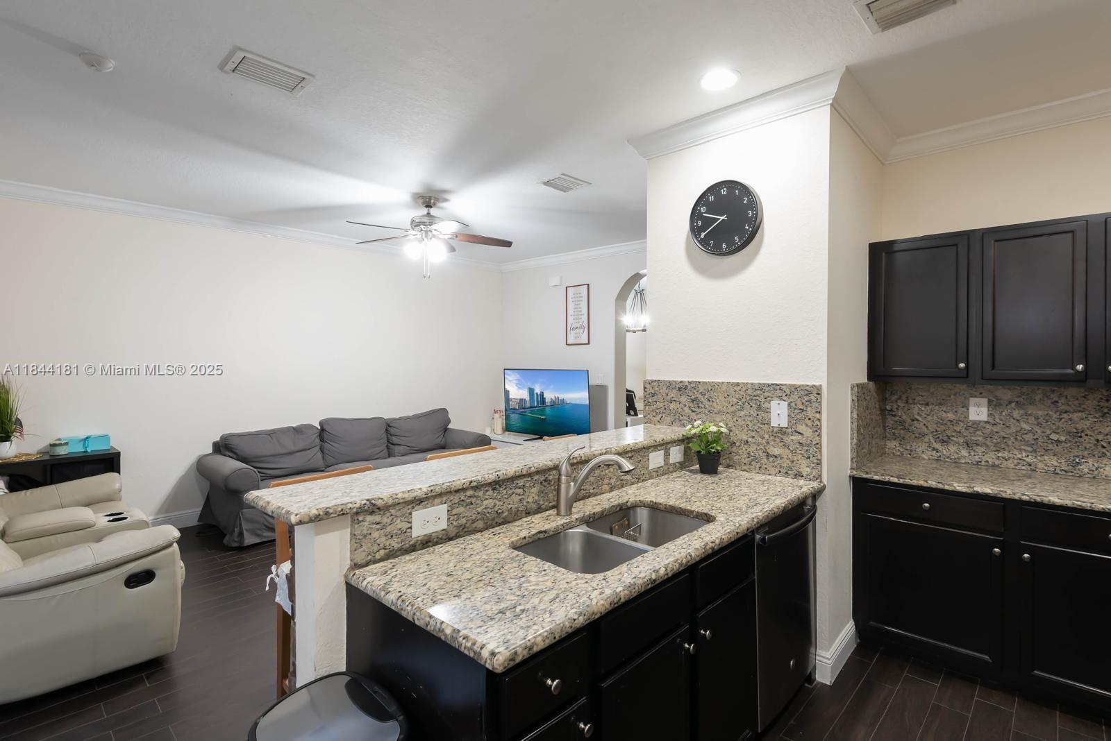 KENDALL COMMONS TOWNHOMES - Residential